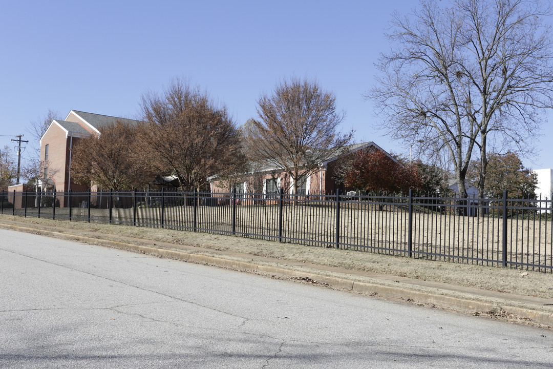 Harry C White Manor in Spartanburg, SC - Building Photo