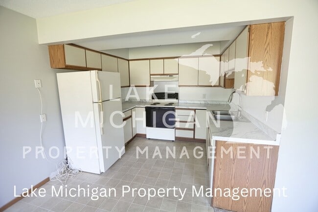 15528 Clovernook Dr in Grand Haven, MI - Building Photo - Building Photo