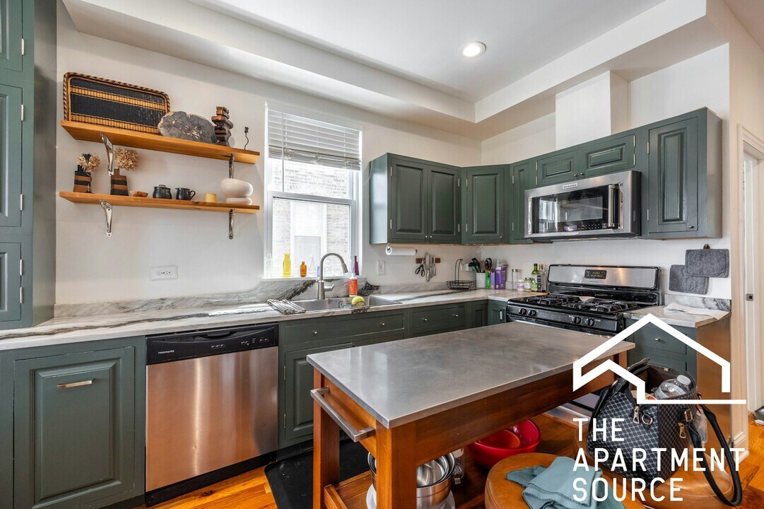 2833 N Spaulding Ave in Chicago, IL - Building Photo