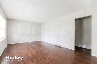 8812 Manchester in Kansas City, MO - Building Photo - Building Photo