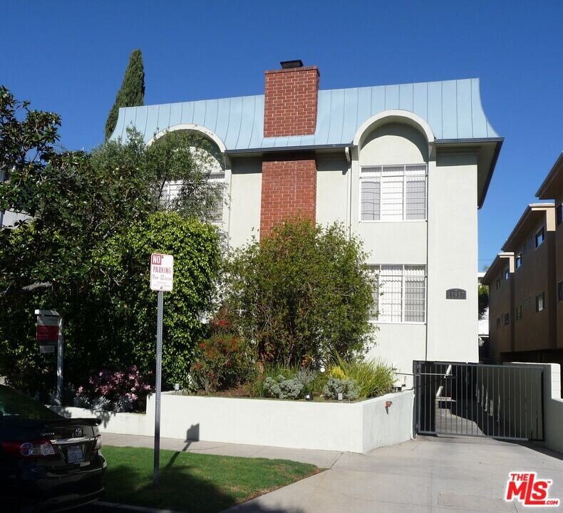 11937 Darlington Ave-Unit -2 in Los Angeles, CA - Building Photo