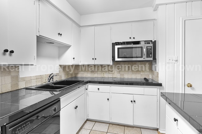 6127 Bandera Ave in Dallas, TX - Building Photo - Building Photo