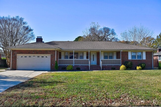 4629 Miles Standish Rd in Virginia Beach, VA - Foto de edificio - Building Photo