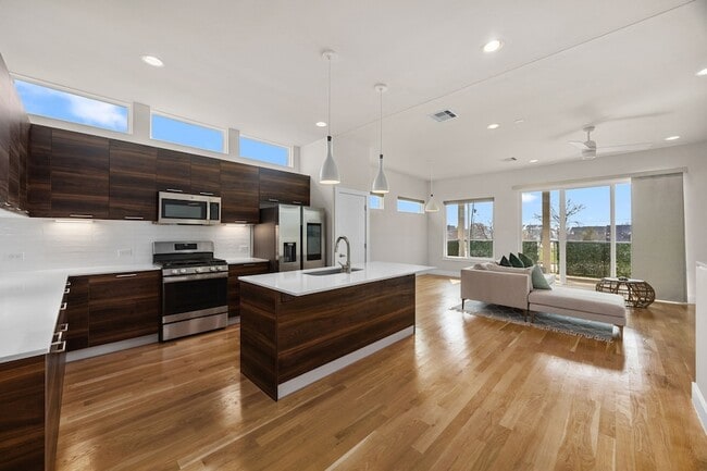 4618 Nichols St in Houston, TX - Foto de edificio - Building Photo