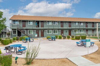 Share Village Apartments in Las Vegas, NV - Building Photo - Building Photo