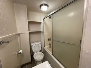 377 SE Ella St in Roseburg, OR - Building Photo - Building Photo