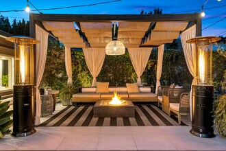 4716 Tyrone Ave in Sherman Oaks, CA - Foto de edificio - Building Photo