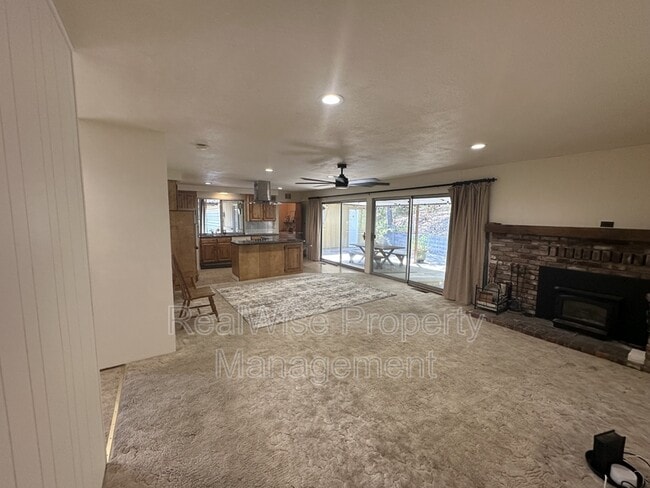 321 Larkin Rd in Grants Pass, OR - Building Photo - Building Photo