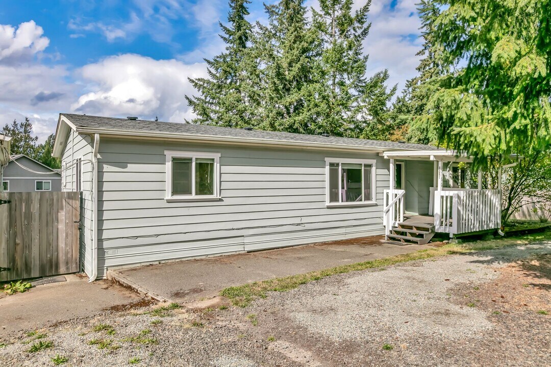 1760 Sidney Ave in Port Orchard, WA - Building Photo