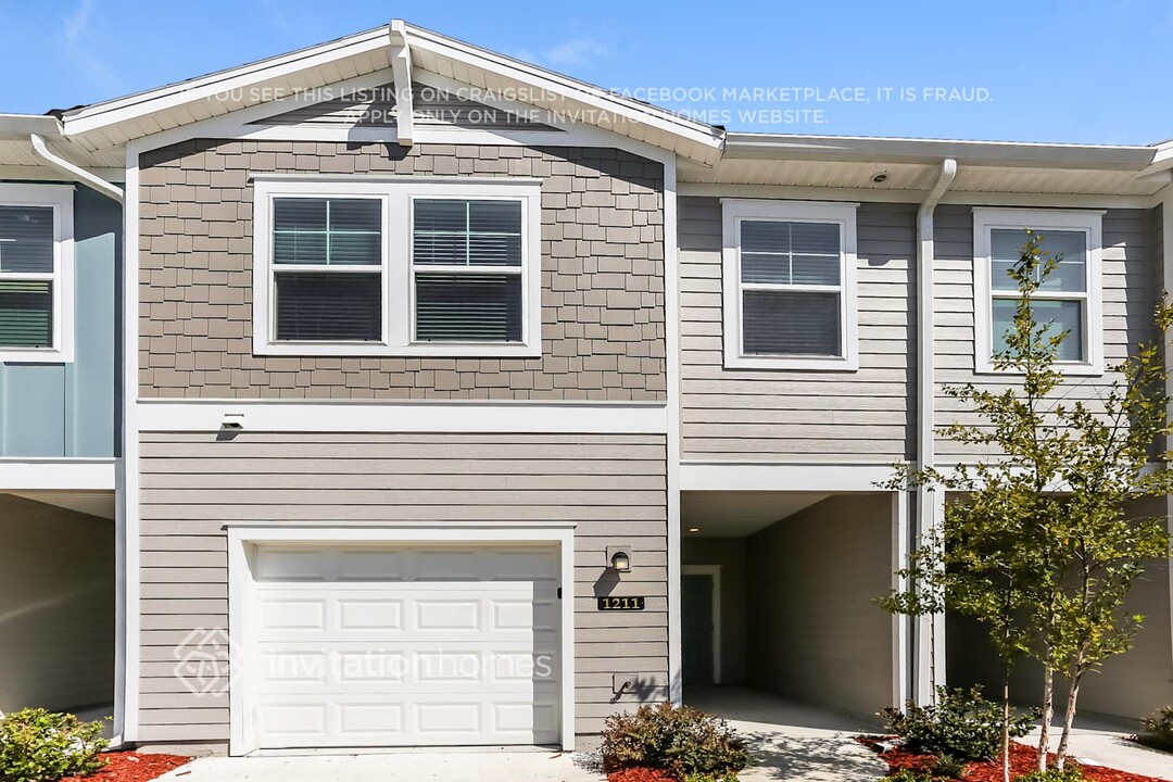 1211 Coastal Mdw Trl in Jacksonville, FL - Foto de edificio