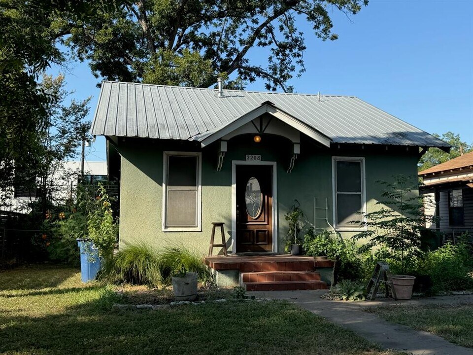 2208 Willow St in Austin, TX - Building Photo