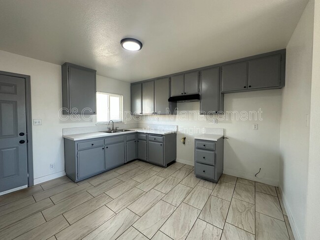 21490 Bear Valley Rd in Apple Valley, CA - Building Photo - Building Photo