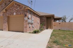 208 Anne Louise Dr in New Braunfels, TX - Building Photo