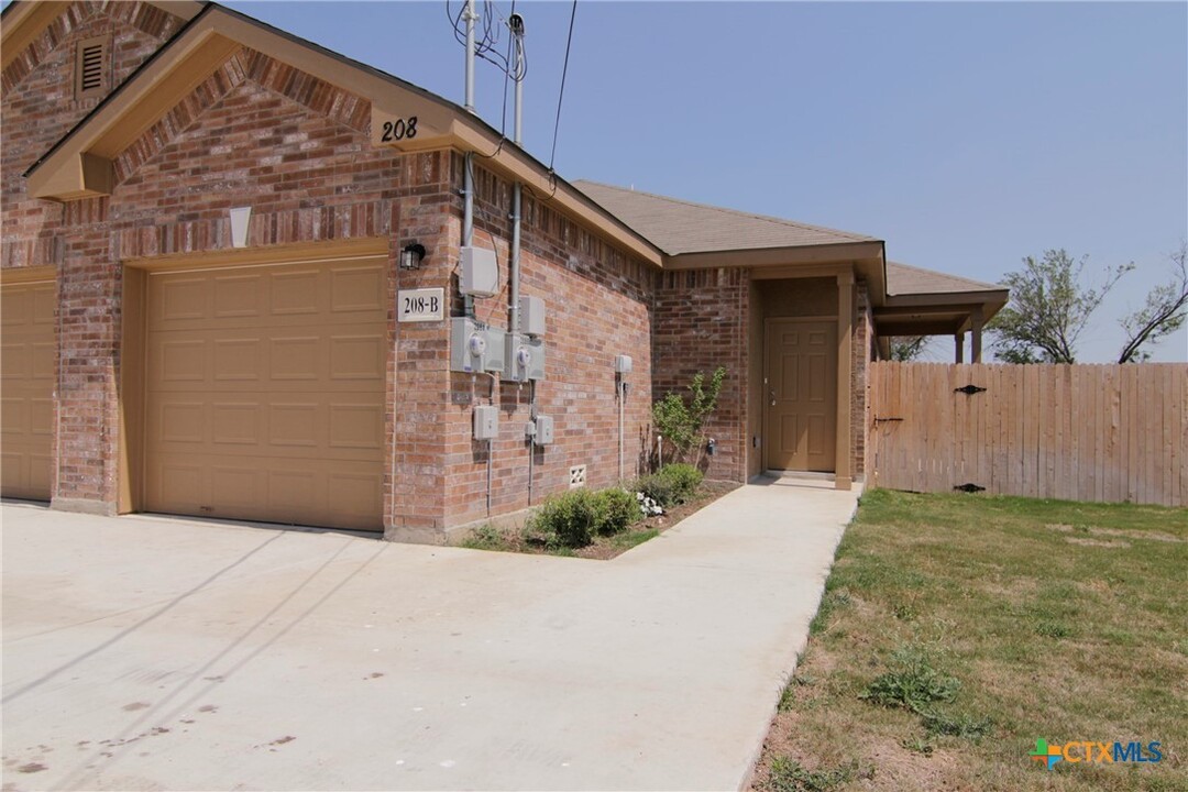 208 Anne Louise Dr in New Braunfels, TX - Building Photo
