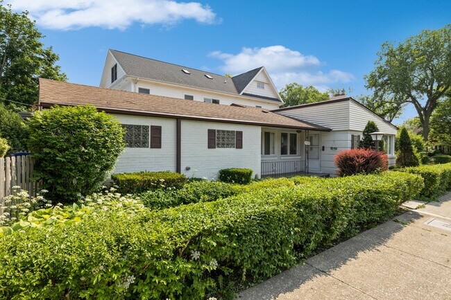 4701 Lawn Ave in Western Springs, IL - Foto de edificio - Building Photo