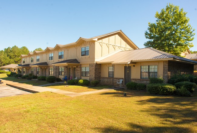 Montevallo Villas in Montevallo, AL - Building Photo - Building Photo