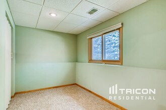 2110 Helmo Ave N in St. Paul, MN - Building Photo - Building Photo