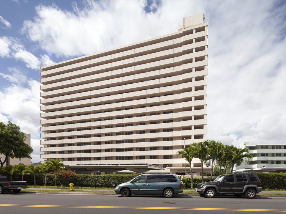 Lakeshore Tower in Honolulu, HI - Building Photo