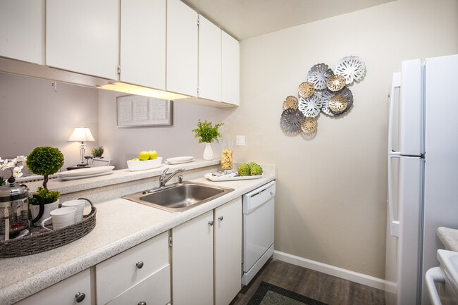 Sedona Apartments in San Jose, CA - Foto de edificio - Building Photo