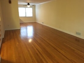 6 New England Ave in Summit, NJ - Building Photo