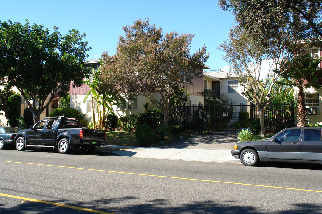 1321-1325 E Wilson Ave in Glendale, CA - Building Photo