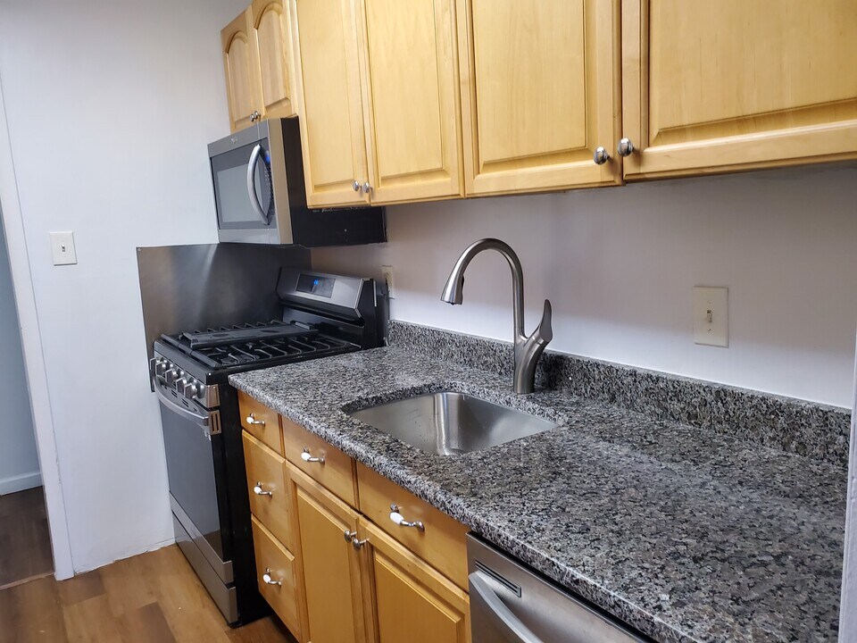 7206 Donnell Pl, Unit D8 in Forestville, MD - Building Photo