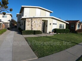 18012 Manhattan Pl in Torrance, CA - Building Photo