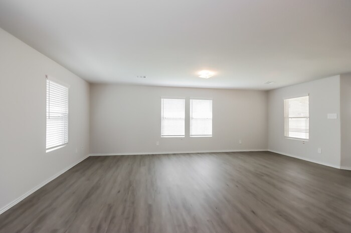 215 Blue Crane St in Huntsville, TX - Building Photo