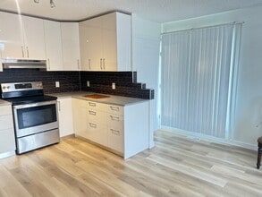 8 Maralbo Av E in Winnipeg, MB - Building Photo - Building Photo