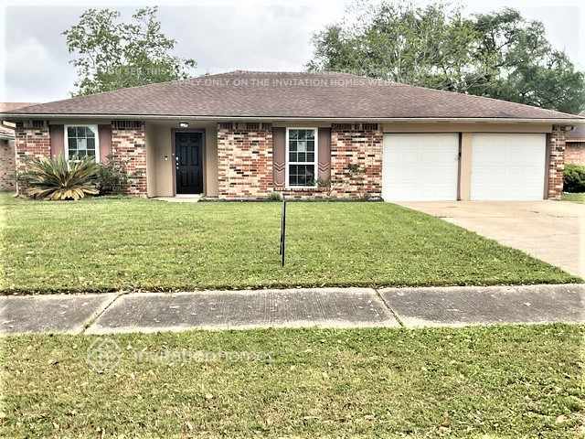 2115 Heritage Colony Dr in Friendswood, TX - Building Photo