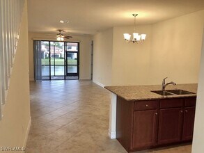 7770 Bristol Cir in Naples, FL - Foto de edificio - Building Photo
