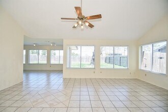 10110 Shadow Pine Dr in Houston, TX - Building Photo - Building Photo