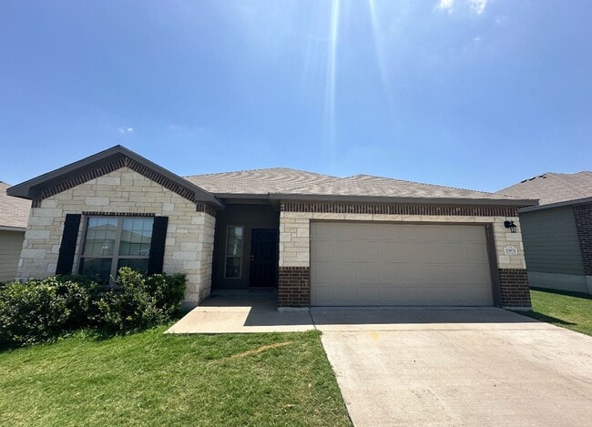 property at 2401 Vicksburg Ln