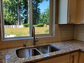 6908 Liberty Ln in Tumwater, WA - Building Photo - Building Photo