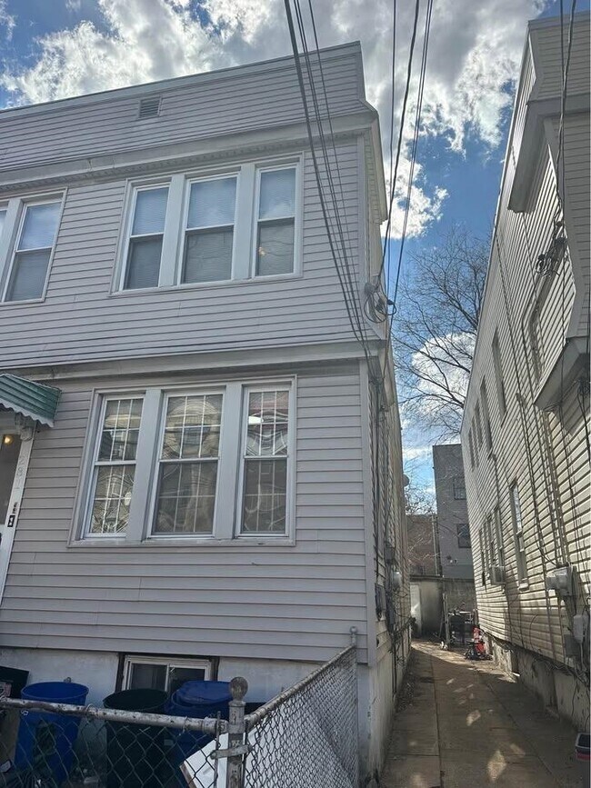 281 Virginia Ave in Jersey City, NJ - Building Photo - Building Photo