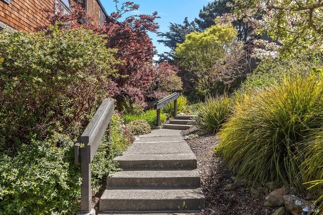 property at 12 Ridgeview Ct