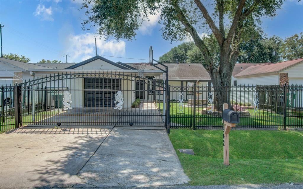 8942 Judwin St in Houston, TX - Building Photo