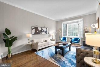 10241 Aspen Willow Dr in Fairfax, VA - Building Photo - Building Photo