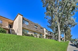 5760 Jackson Dr in La Mesa, CA - Foto de edificio - Building Photo