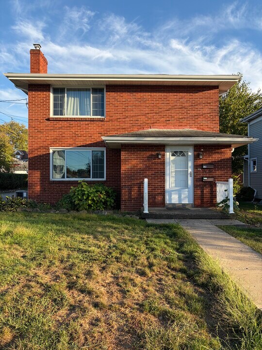 526 Foster St, Unit 1 in Greensburg, PA - Foto de edificio