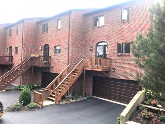 property at 432 Lakefront Blvd