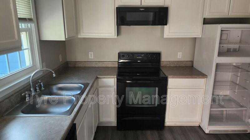 2228 Tulls Cove Rd in Winterville, NC - Building Photo