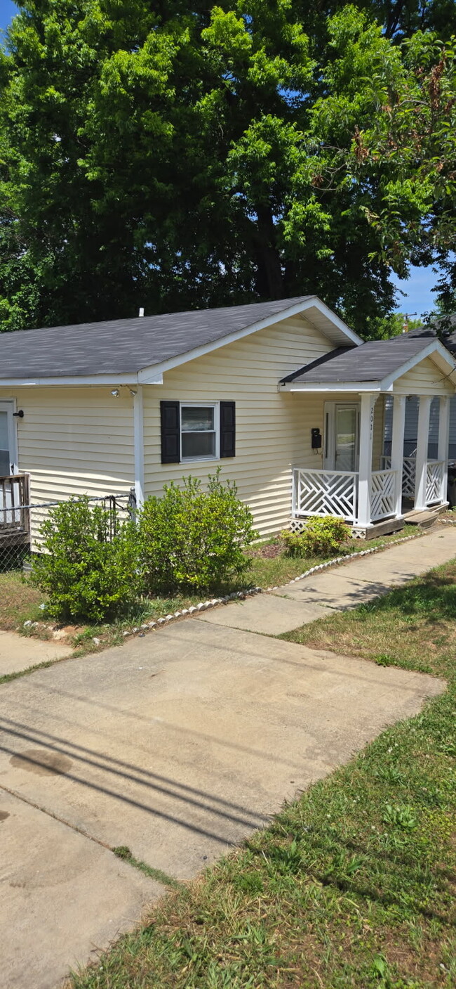 2001 Double Oaks Rd in Charlotte, NC - Building Photo - Building Photo