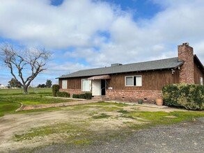 28611 Avenue 15 in Madera, CA - Building Photo - Building Photo