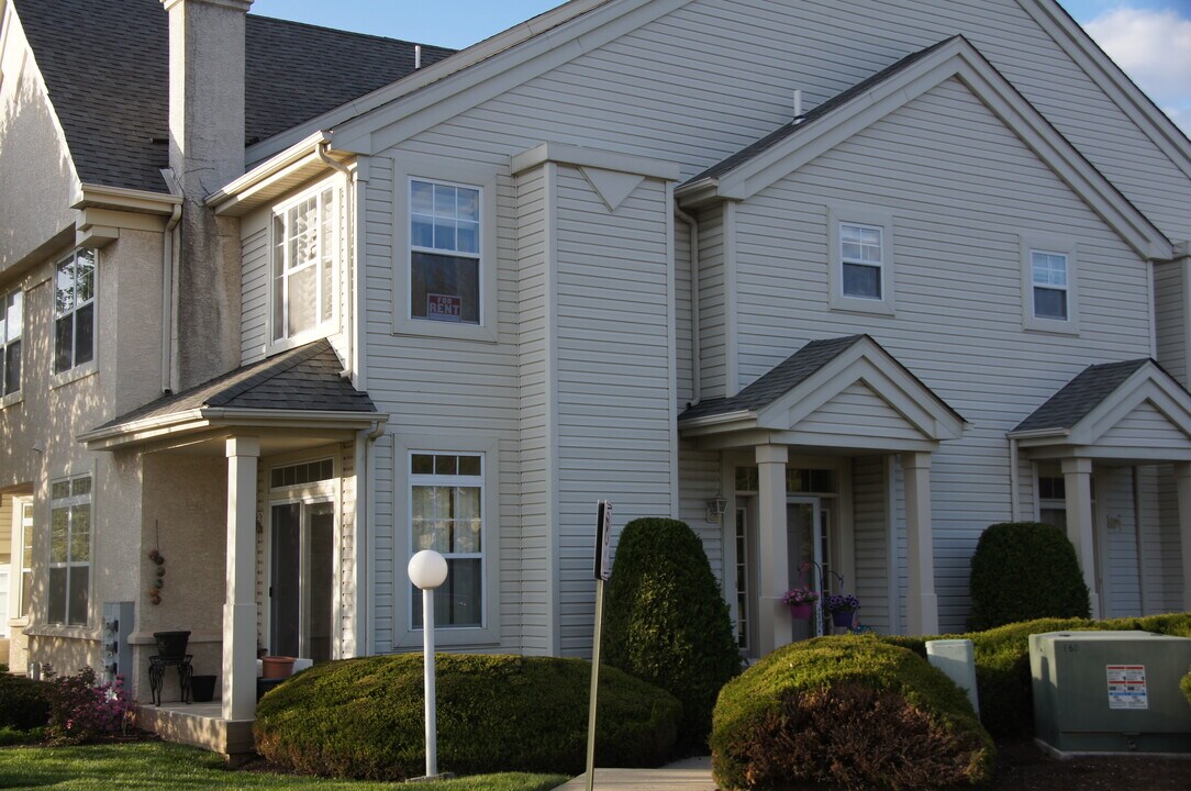 202 Dresher Woods Drive in Dresher, PA - Building Photo