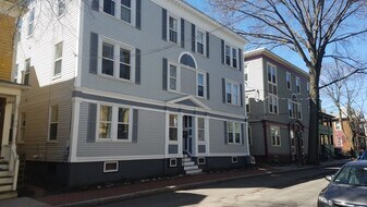 48 Eustis St in Cambridge, MA - Building Photo