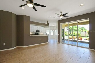 4815 77th St E in Bradenton, FL - Foto de edificio - Building Photo