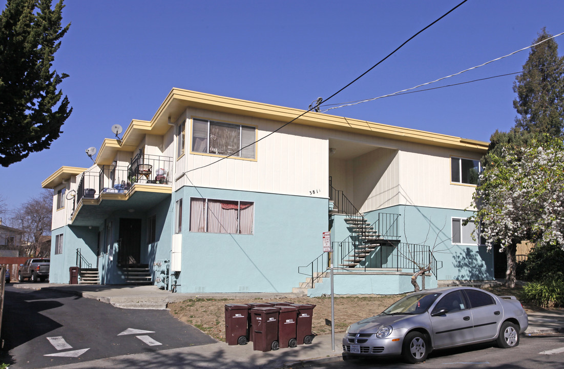 3811 39th Ave in Oakland, CA - Building Photo