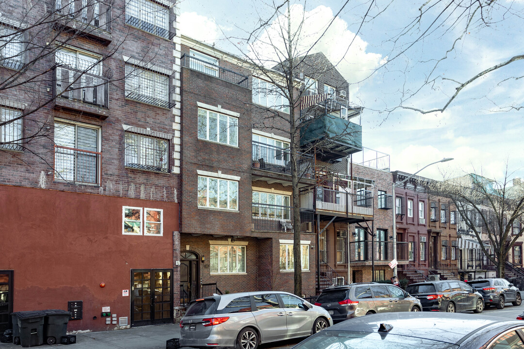 90 Penn St in Brooklyn, NY - Building Photo