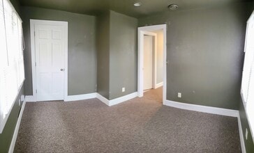 1851 N Pulaski St, Unit B in Milwaukee, WI - Foto de edificio - Building Photo